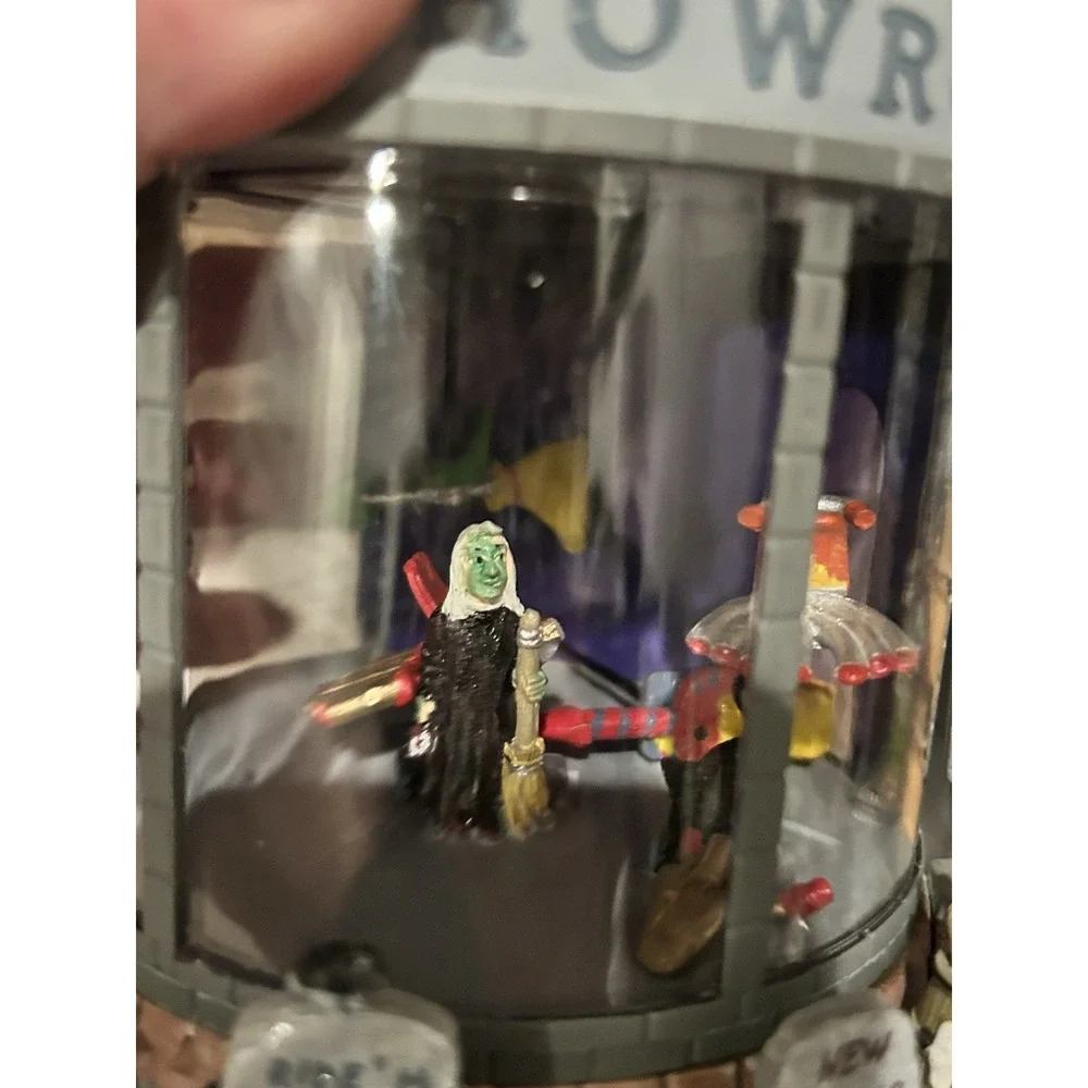 Lemax Spooky Town Wicked Fast Broomsticks RETIRED Witches Movement & Lights READ
